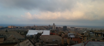 Fosche nubi su Genova e la Liguria. Allarmi per le maggiori aziende