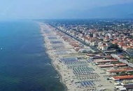 La Casa con le Vetrate lungomare di. Viareggio scambi fra Nicole e Attilio