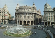 Piazza De Ferrari vista da Igor Belansky. La fontana e i palazzi del centro cittadino