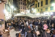 Movida in Piazza delle Erbe il ritrovo all'aperto per incontrarsi e conoscere