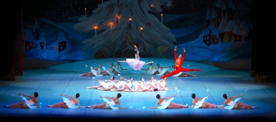 Tutta la magia del Natale nell'ottimo. Schiaccianoci del balletto di Astana