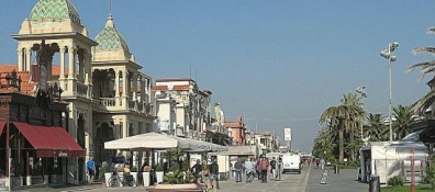 Passeggiare per Viareggio attendendo il Carnevale ma l'attesa è sempre in noi