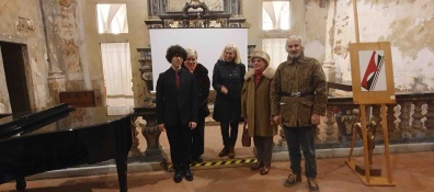 Niccol&ograve; Calvi di Bergolo espone durante i concerti nell'Auditorium di Lomello