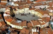 Piazza dell'Anfiteatro a Lucca