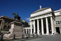 Teatro Carlo Felice e statua equestre di Garibaldi