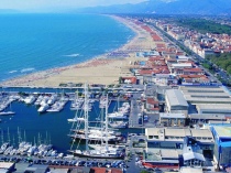 Viareggio, spiaggia e porto