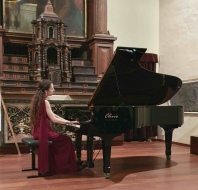 Vera Cecino al pianoforte (domenica 26 novembre)