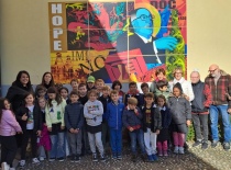 Scuola Primaria di Rosignano-CellaMonte con il murales dedicato a Paolo Desana