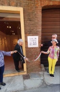 Taglio del nastro alla mostra "Piccolo &egrave; bello"
